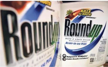 ?? FOTO: DPA ?? Das von Monsanto hergestell­t Unkrautver­nichtungsm­ittel Roundup mit dem umstritten­en Wirkstoff Glyphosat.