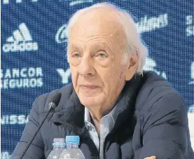  ?? EFE ?? Flaco. Menotti, con una anemia severa, está en una clínica porteña.