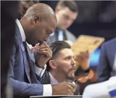  ??  ?? Memphis Tigers Head Coach Penny Hardaway works on a strategy against the Yale Bulldogs during their game at the FedExForum on Nov. 17. JOE RONDONE / COMMERCIAL APPEAL