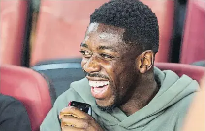  ?? FOTO: EFE ?? Ousmane Dembélé, feliz en el Barça-Betis El delantero francés puede acabar entrando en la operación Neymar