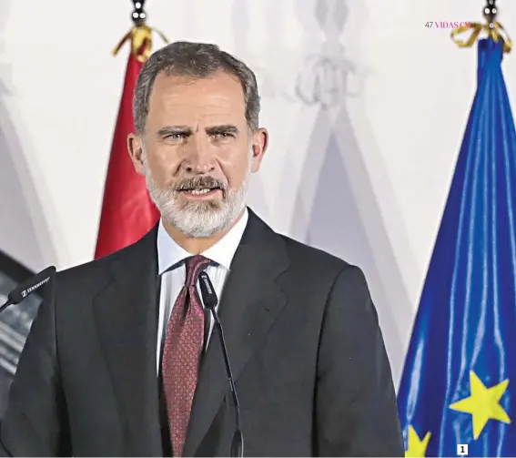  ?? JUANJO MARTÍN/EPA ?? 1. Felipe VI presidiu à XXXI Sessão Ordinária do Conselho Curador da Fundação Carolina no Salão dos Habsburgos do Palácio Real de El Pardo, em Madrid
2. Rei de Espanha chegou acompanhad­o pelo primeiro-ministro espanhol Pedro Sanchez (à direita) 3. O monarca numa foto oficial do evento