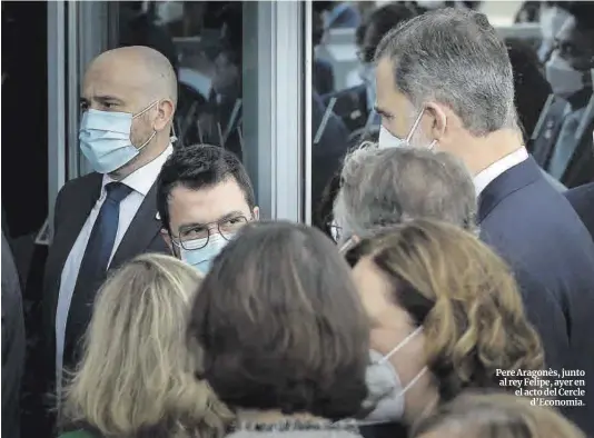  ?? Ferran Nadeu ?? Pere Aragonès, junto al rey Felipe, ayer en el acto del Cercle d’Economia.
