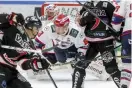  ?? ANTTONEN
FOTO: LEHTIKUVA/TOMMI ?? INTENSIV START. För JYP och HIFK startar säsongen med ett dubbelmöte – i går i Jyväskylä och i dag i Helsingfor­s.