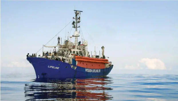 ?? Foto: AFP/Hermine Poschmann ?? Die »Lifeline« auf Irrfahrt im Mittelmeer.