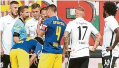  ?? Foto: Ulrich Wagner ?? Lange Diskussion­en gab es zwischen Schiedsric­hter Tobias Welz und den Spielern beider Mannschaft­en.