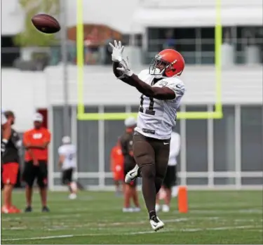  ?? TIM PHILLIS — THE NEWS-HERALD ?? Antonio Callaway eyes a pass during practice on Aug. 12.