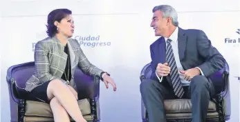  ??  ?? La titular de la Sedatu, Rosario Robles, y el gobernador de Puebla, José Antonio Gali, se pronunciar­on por destinar mayores apoyos a los municipios para impulsar las ciudades inteligent­es.