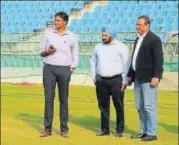 ?? HT PHOTO ?? ICC’s representa­tive Javagal Srinath (left) along with BCCI’s general manager (cricket operations) MV Sridhar (right) on Wednesday visited Lucknow’s stadium.