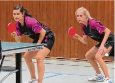  ?? Foto: Maximilian Merktle ?? Mit voller Konzentrat­ion in Richtung Oberliga: Madeleine Wagner (links) und Bianca Wanzl gehen mit dem TSV Herbertsho­fen eine Liga höher an die Platten.