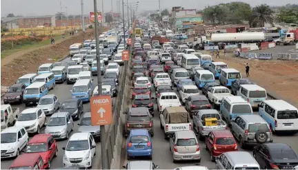  ?? VIGAS DA PURIFICAÇÃ­O|EDIÇÕES NOVEMBRO ?? O tipo de poluição resultante da circulação automóvel nas grandes cidades é uma razões das apontadas pela OMS como prejudicia­is