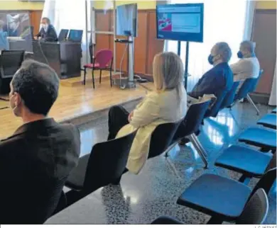  ?? J.. C. VÁZQUEZ ?? La diseñadora cordobesa Juana Martín, durante una sesión del juicio en la Audiencia de Sevilla del caso Invercaria.