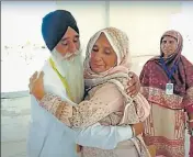  ?? SOURCE: PUNJABI SANJH TV YOU TUBE ?? Mumtaz Bibi with her family members from India, at Kartarpur in Pakistan.