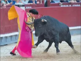  ?? / FERNANDO VILLAR (EFE) ?? Octavio Chacón, en un momento de su faena.