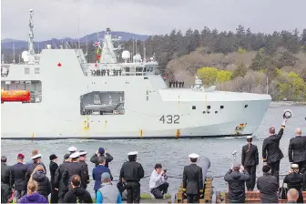  ?? DARREN STONE, TIMES COLONIST ?? HMCS Max Bernays passes Duntze Head on its way into Esquimalt Harbour on Monday.