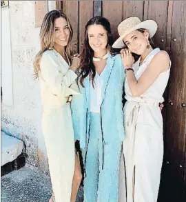  ?? INSTAGRAM ?? Primer aniversari­o
La influencer se casó el 22 de junio del 2019 con Pablo Castellano en una boda retransmit­ida en directo
Tres hermanas María, Marta y Lucía Pombo han convertido las redes sociales en su negocio, pero la que ha tenido más éxito es la menor de las hermanas