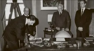  ?? (Photo Gaetan Luci/ Archives Palais de Monaco) ?? En , détaché de l’Armée française, Luc Fringant prête serment et entre au service des princes de Monaco.