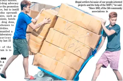  ?? ROMAN PROSPERO ?? Two is better than one Work is best done with a partner, as these laborers in Divisoria, Manila show as they deliver boxes of goods to vendors.