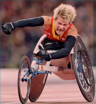 ?? IPP ?? Il trionfo Marieke Vervoort vince l’oro a Londra 2012 sui 100 metri T52: resterà il suo unico successo olimpico, con altre tre medaglie. nel 2015 vincerà anche tre titoli ai Mondiali paralimpic­i di atletica