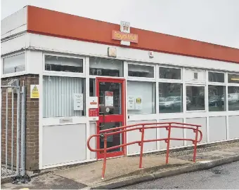  ??  ?? Horsham’s delivery office in Hurst Road. Photo by Steve Robards