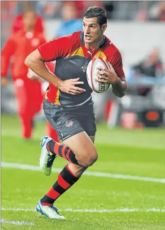  ?? Picture: GALLO IMAGES ?? PIVOTAL POSITION: Hansie Graaff, who started at No 10 at the weekend, was one of several flyhalfs the EP Kings used in the Vodacom Cup this season