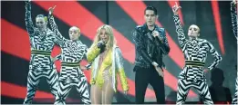  ??  ?? BRITNEY SPEARS performs with G-Eazy.