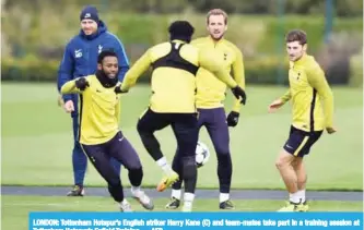  ??  ?? LONDON: Tottenham Hotspur’s English striker Harry Kane (C) and team-mates take part in a training session at Tottenham Hotspur’s Enfield Training. — AFP
