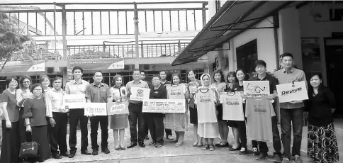  ??  ?? Thomas (ninth left), flanked by Mary on his right and Poh, in a photo-call with other supporting partners and some teachers after the press conference.