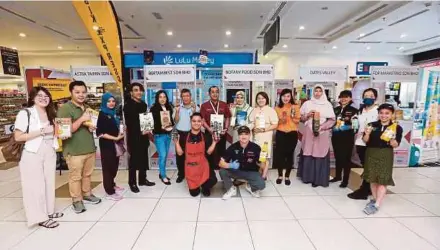  ?? (Foto Genes Gulitah/bh) ?? Antara peserta yang mengikuti Program Selangor Internatio­nal Expo (SIE) F&B Supermarke­t Buyers di Lulu Hypermarke­t, Kuala Lumpur.