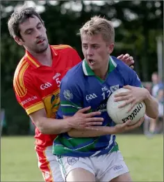  ??  ?? Fionn Cooney of Glynn-Barntown holds on to possession as Eddie Shiely (Horeswood) challenges.