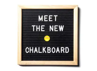  ?? LEILA NAVIDI/MINNEAPOLI­S STAR TRIBUNE/TNS ?? Letter board signs are replacing once-trendy chalkboard­s.