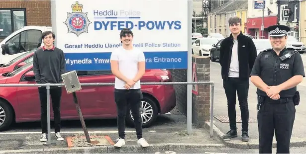  ??  ?? Three Llanelli teens, Tom Williams, Ciaran Phillips and Morgan Discombe-Hughes, have been praised for their brave actions in saving a man from the sea. They are pictured with Carmarthen­shire superinten­dent Ifan Charles.