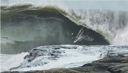  ?? Picture: BRETT COSTELLO ?? A surfer tackles a wave at Cape Solander just metres from the cliff. Below: Ryan Hipwood.