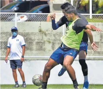  ?? ?? Plenos. El plantel salvadoreñ­o se entren ya con los disponible­s para el juego ante los canaleros.