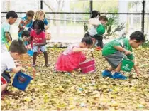  ?? JIM RASSOL/STAFF FILE PHOTO ?? Hundreds of children hunt for Easter eggs during Hollywood’s Marshmallo­w Drop at the Boulevard Heights Community Center in 2016.