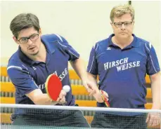  ?? FOTO: DIREVI ?? Das Doppel Timo Bausert (links)/Markus Schmitz brachte die Tuttlinger Reserve beim 9:4-Sieg gegen Schwenning­en 1:0 in Führung.