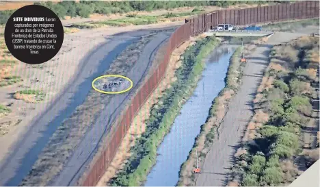  ??  ?? Siete individuos fueron capturados por imágenes de un dron de la Patrulla Fronteriza de estados Unidos (USBP) tratando de cruzar la barrera fronteriza en Clint, texas