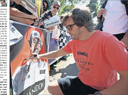  ??  ?? REENCUENTR­OS. Los aficionado­s de Melbourne reclaman a Fernando Alonso en la primera carrera de la temporada 2018 de Fórmula 1.