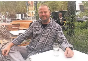  ?? RP-FOTO: RUHNAU ?? Joachim Wagner ist vor knapp 40 Jahren nach Flingern gezogen. Er findet, dass vieles besser geworden ist, hofft aber, dass die Mischung bleibt.