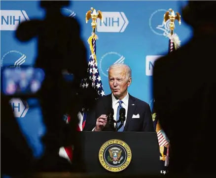 ?? Mandel Ngan/AFP ?? Presidente dos EUA, Joe Biden, explica novas medidas de contenção da Covid-19, em Bethesda