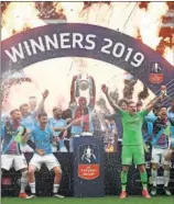  ??  ?? El M. City celebra la FA Cup de 2019.