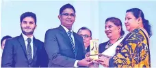  ??  ?? Commercial Bank representa­tives receive SLT Zero One Award for ‘Best Website or Microsite – Finance Sector’