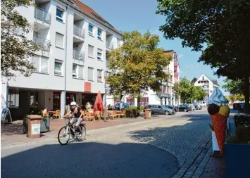  ?? Archivfoto: Angela Häusler ?? Die Neugestalt­ung der Hauptstraß­e, mit der eine Verbesseru­ng der Aufenthalt­squalität erreicht werden soll, ist eines der großen Vorhaben, die die Stadt in den kommenden Jahren umsetzen will.