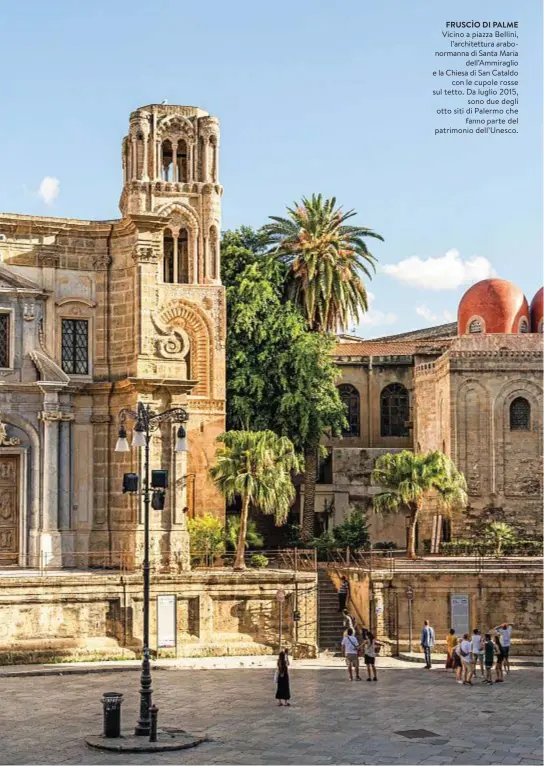  ??  ?? FRUSCÌO DI PALME Vicino a piazza Bellini, l’architettu­ra arabonorma­nna di Santa Maria dell’Ammiraglio e la Chiesa di San Cataldo con le cupole rosse sul tetto. Da luglio 2015, sono due degli otto siti di Palermo che fanno parte del patrimonio dell’Unesco.