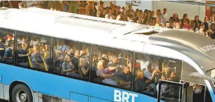  ?? SEVERINO SILVA ?? BRT circulou na manhã de ontem com 22% da frota, mas aumentou a quantidade de veículos durante o dia. Hoje expediente começa com 40%