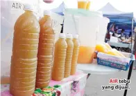  ??  ?? AIR tebu yang dijual.