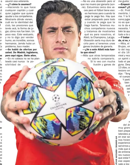  ??  ?? —¿Y cómo lo asumen? —Se habló de ofertas por usted. De Madrid, Inglaterra, pero aquí sigue. Siete años. —¿Ve a este Atleti más fuerte que otros? ILUSIÓN. Giménez posa para AS con el balon de la Champions en el Cerro, antes de la Juve en la 19-20.