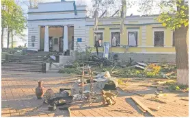  ?? AP ?? RECINTO. El Museo Nacional Literario y Conmemorat­ivo de Hryhorii Skovoroda fue bombardead­o en mayo del 2022. Las exhibicion­es fueron evacuadas cuando comenzó la guerra por lo que no sufrieron daños.