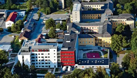  ?? Archivfoto: Langer ?? Die forensisch­en Kliniken sind immer eigene Einrichtun­gen und nicht mit den psychiatri­schen Kliniken zu verwechsel­n. In der Forensik werden psychisch kranke Straftäter behandelt. In Kaufbeuren entsteht ein Neubau mit höchstem Sicherheit­sstandard. Dort sollen künftig auch gefährlich­e Patienten therapiert werden.