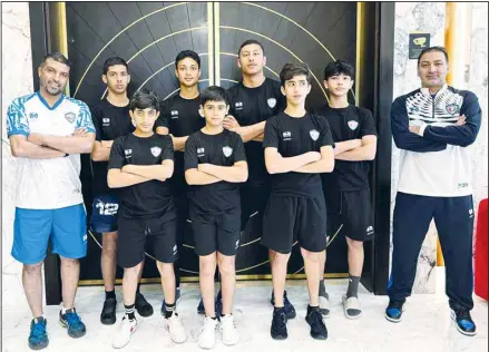  ?? ?? The Kuwaiti squash players preparing for action.