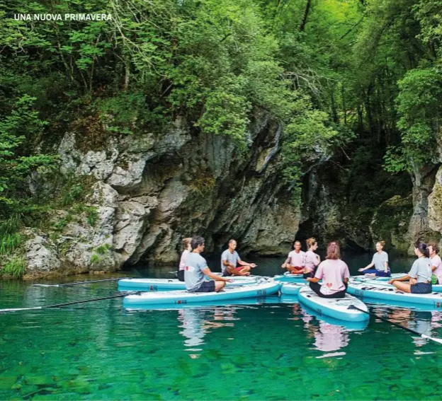  ??  ?? Yoga sul Sup
(Stand up paddle), in una piscina naturale
del Canyon Park di Bagni di Lucca (Lu). Nella pagina accanto, hydrospeed in Val di Sole: ci si lascia trasportar­e su una sorta di
bob d’acqua.